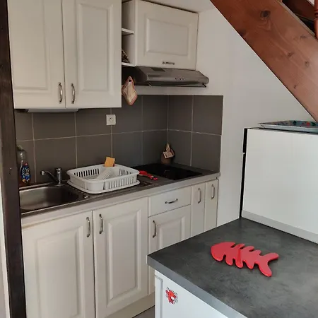 Mezzanine Climatise - Pinede - A Pied Sous Les Pins אגדה