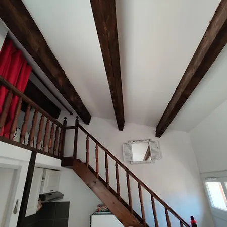 דירה Mezzanine Climatise - Pinede - A Pied Sous Les Pins אגדה